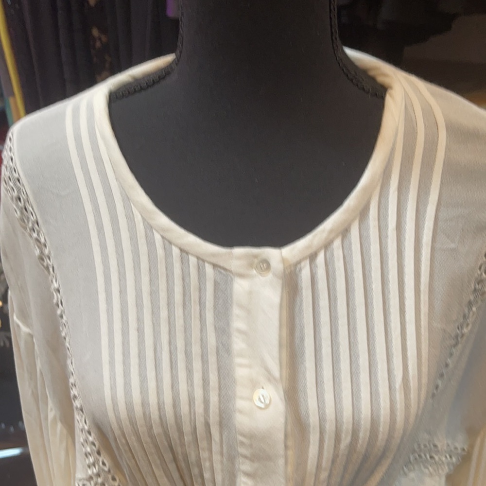 Cream blouse with embroidered detail - Picture 3 of 6